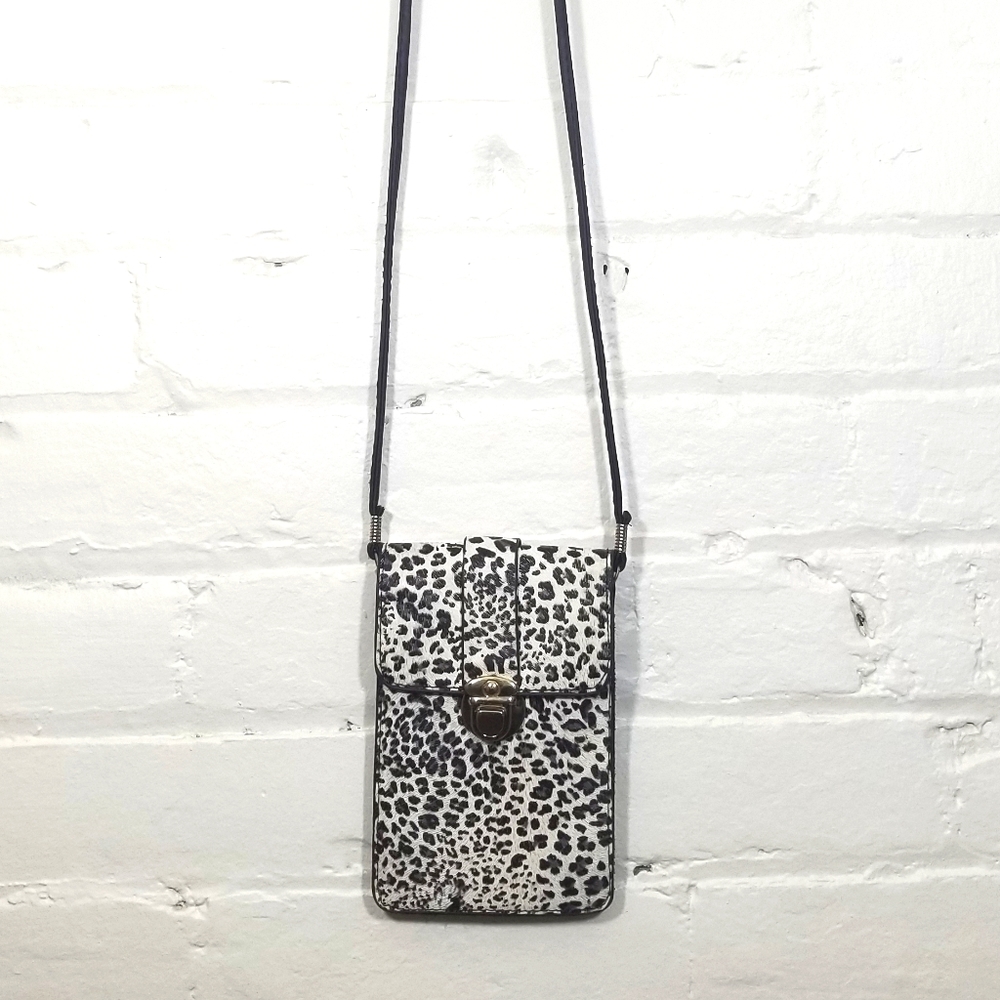 Crossbody animal print pocket cellphone purse